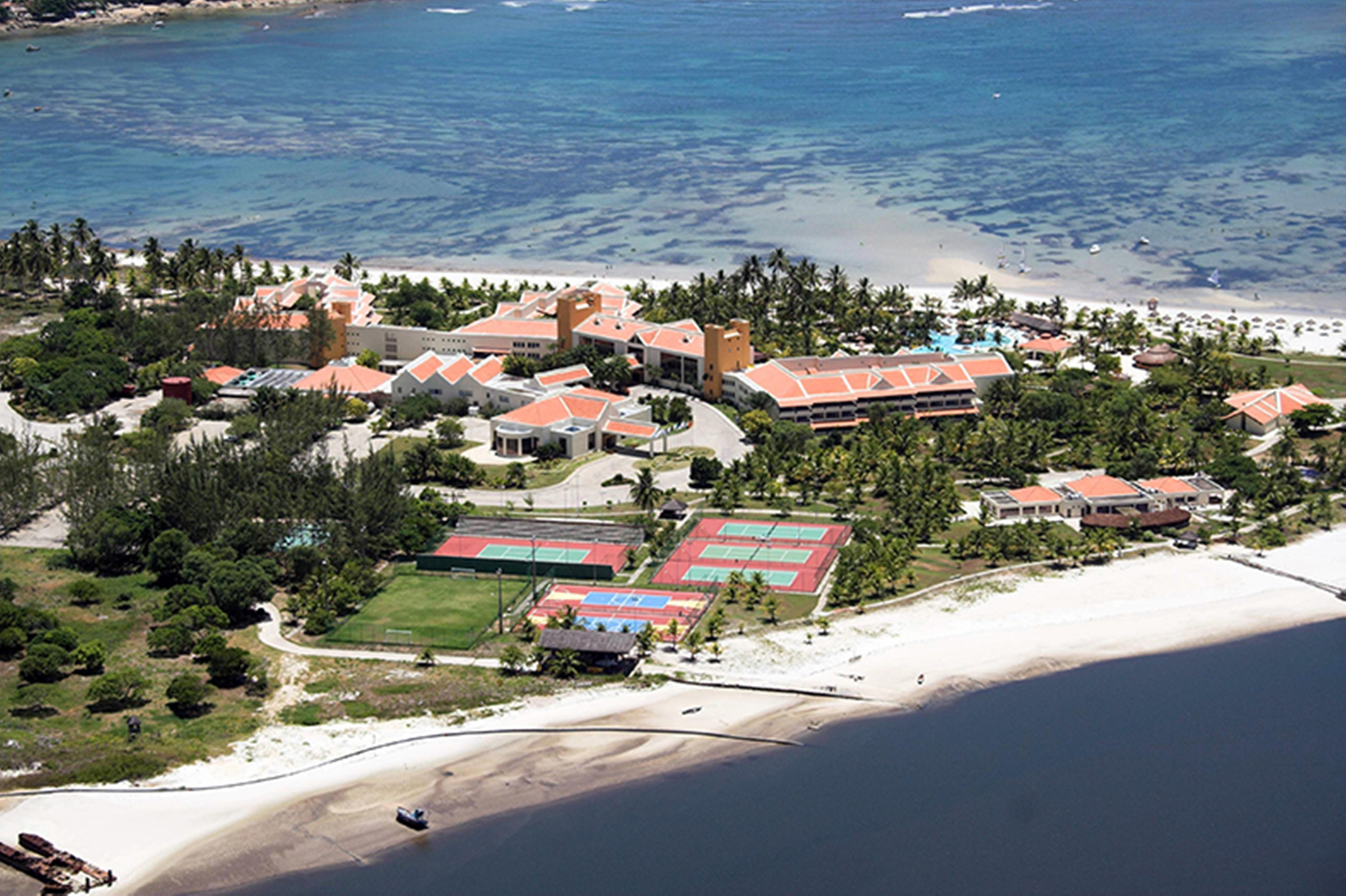 Vila Gale Cabo Cabo de Santo Agostinho Exterior foto Aerial view of the resort
