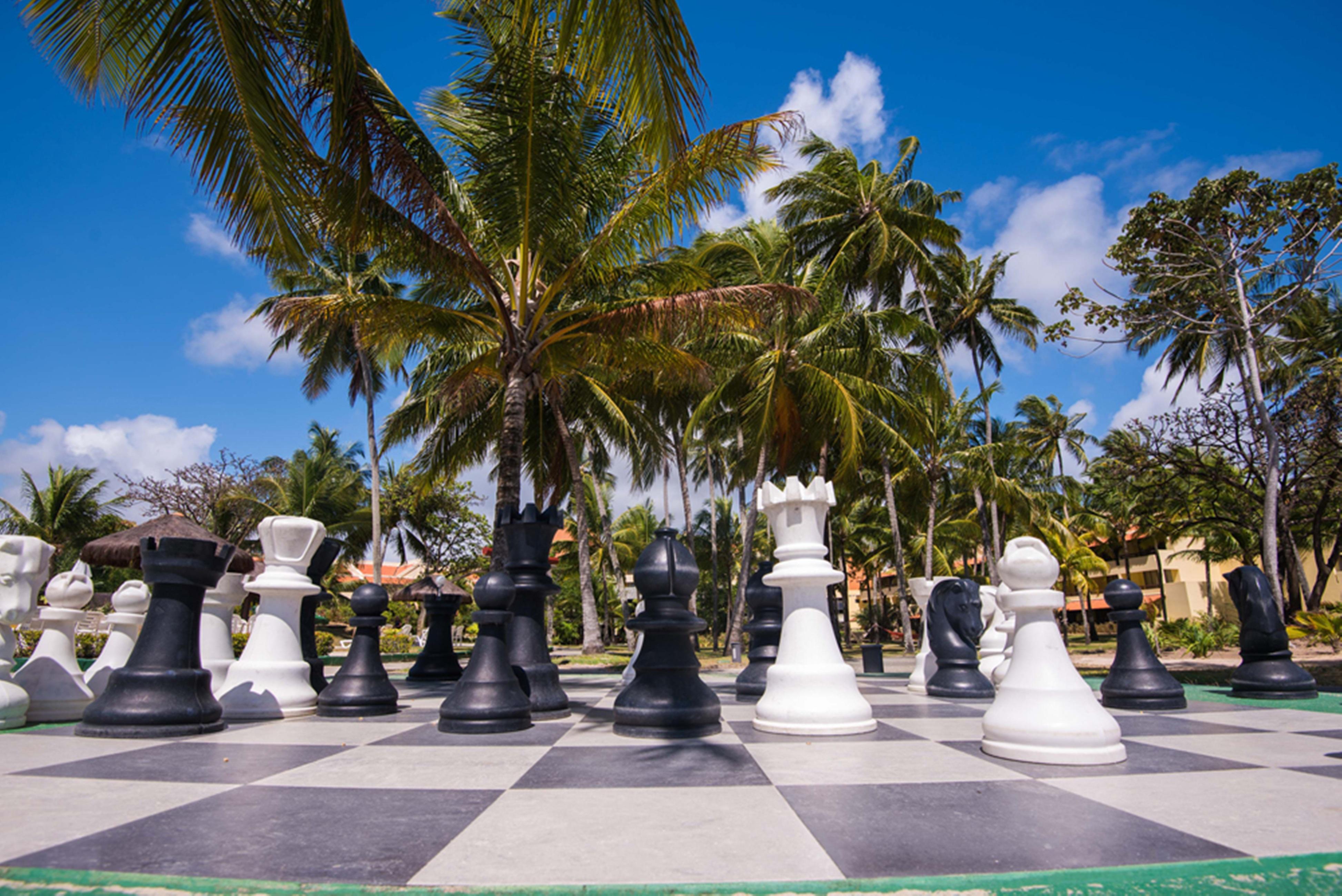 Vila Gale Cabo Cabo de Santo Agostinho Exterior foto A giant chess set in the resort
